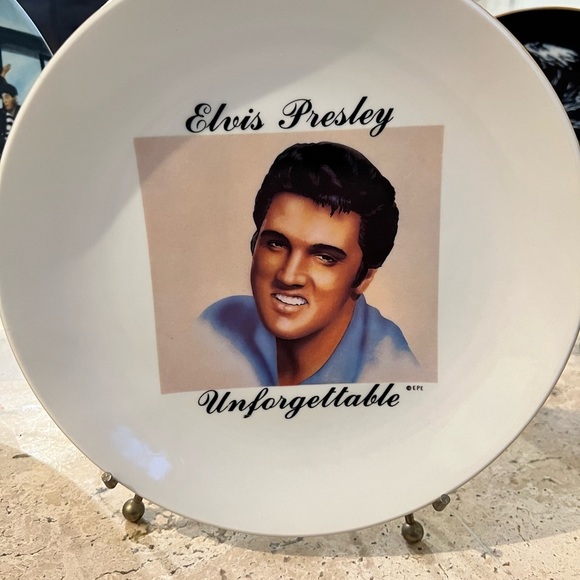 Set of Three Elvis Presley Collector Plates with Stands - Picture 2 of 7
